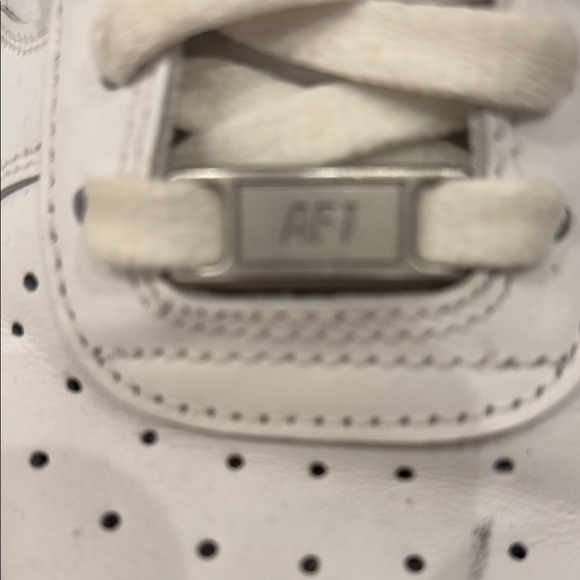 Nike Air Force 1 Women’s Triple White Sneakers 8.5 MINT CONDITION - Picture 3 of 9
